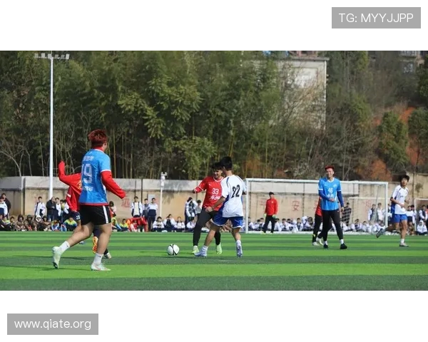 斗球在线玩家交流社区汇聚高手经验,助你突破技术瓶颈实现足球梦想